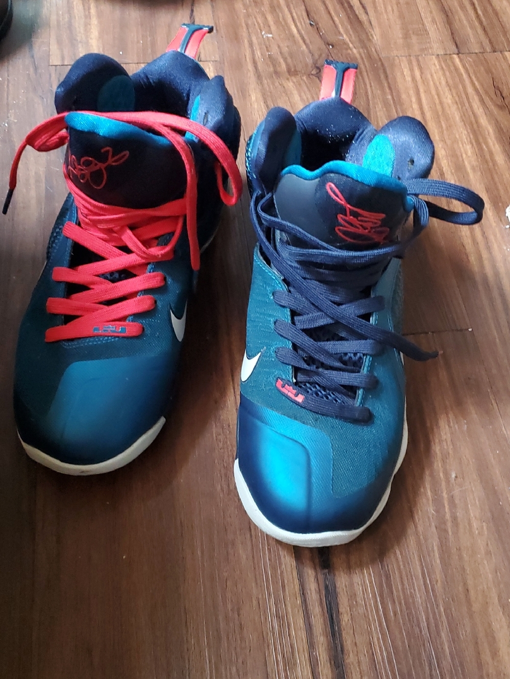 Men's Athletic Sneakers in Teal with Black and Red Accents